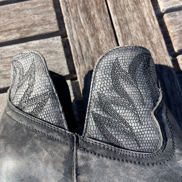 Ariat Hazel Sz 7.5 Women's Distressed Black Ankle Booties - Picture 11 of 16